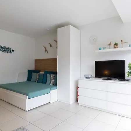 'blue Sea' - Studio In With Private Parking Apartment